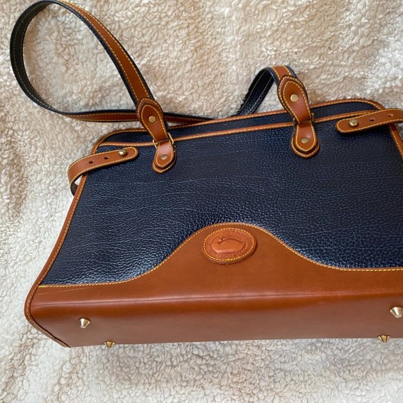 Vintage Dooney and Bourke All Weather Leather bag - Picture 4 of 9